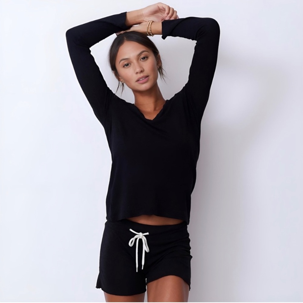 Like New Monrow Long Sleeve Rib Crew Black Small